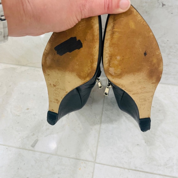 ANN TAYLOR {7.5} Black Leather Wedge Bootie Shoes Embossed "Lottie" - Picture 8 of 9